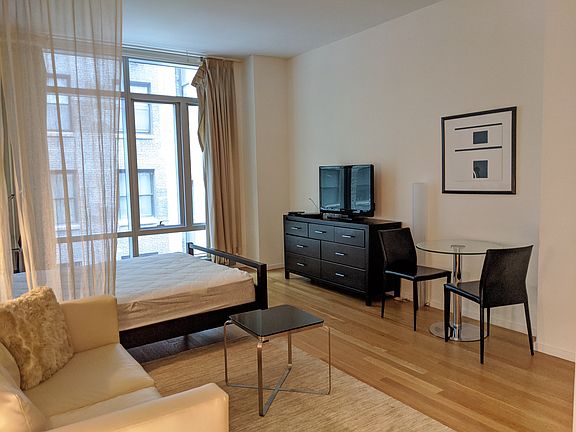 3rd image of 18 W 48th St APT 5E