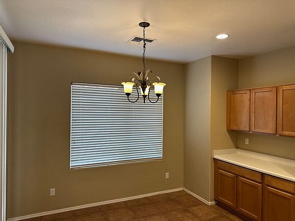 4th image of 960 E Bellerive Pl