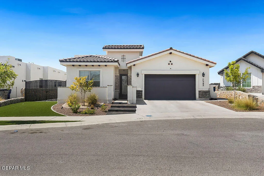 4 bed, 2.5 bath, 2132 sqft, $4,500 — Photo 1