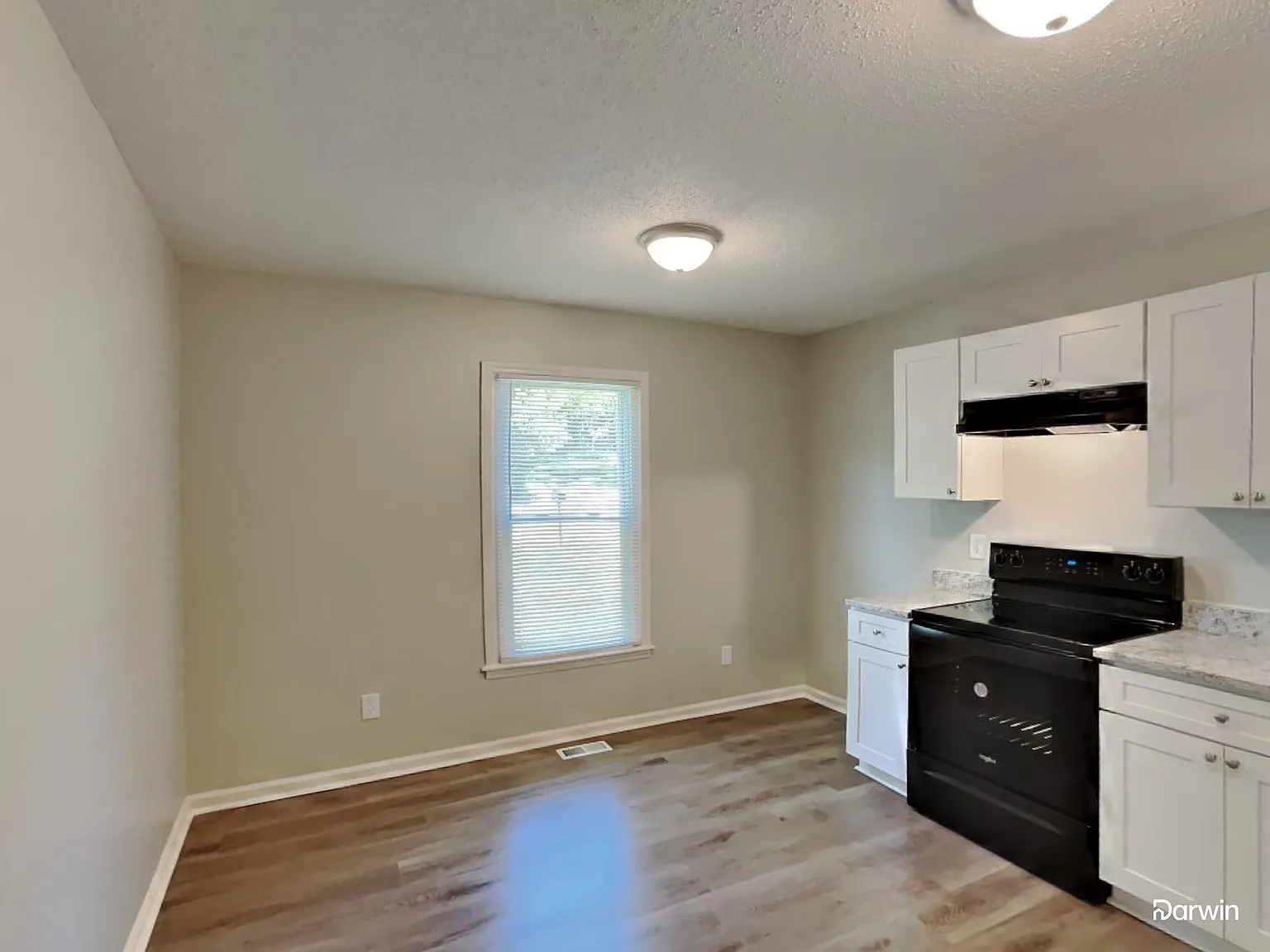3 bed, 2.0 bath, 1056 sqft, $1,465 — Photo 2