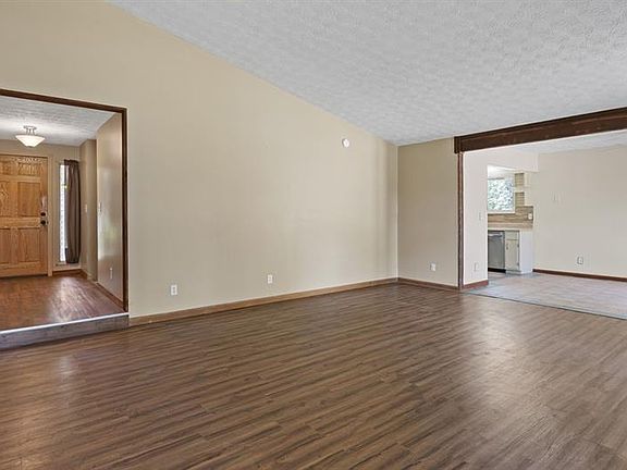 2nd image of 2501 Wildflower Ln