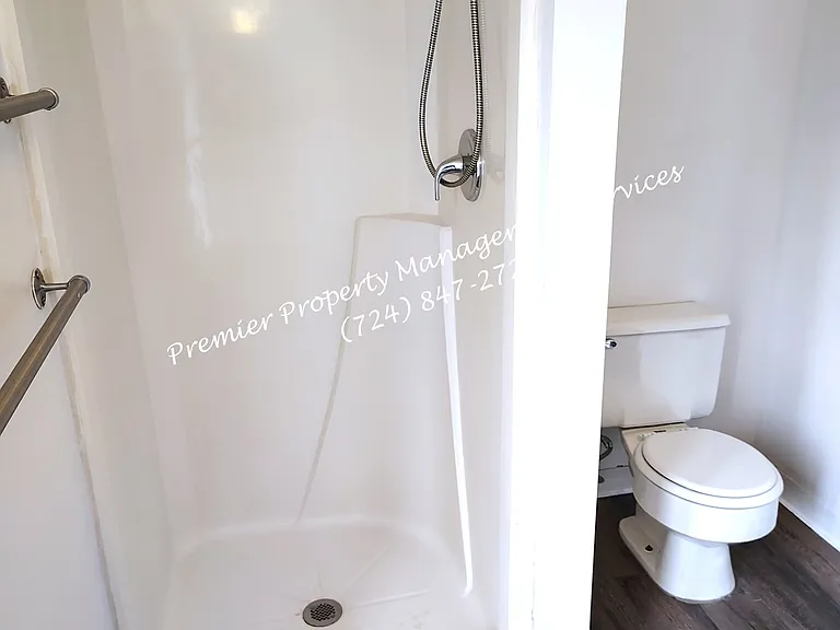 518 W Cunningham St — Photo 21