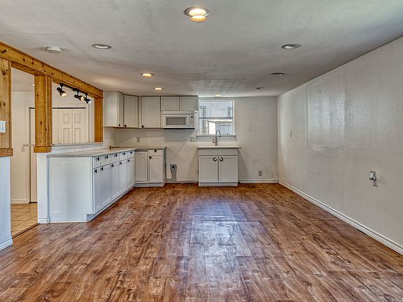5th image of 181 N Oak
