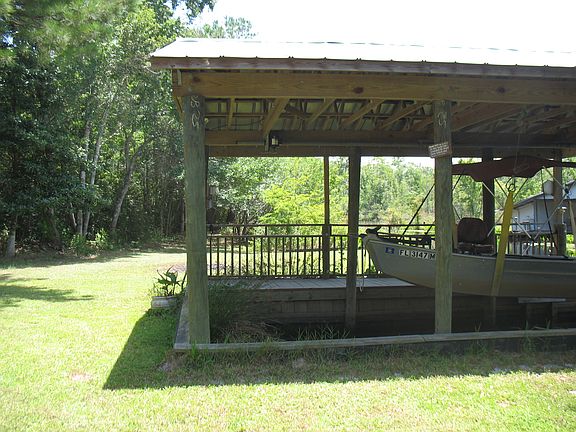 boat house with boat lift