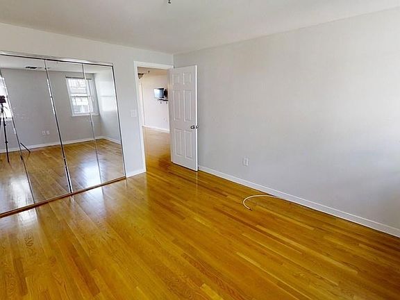 4th image of 124 Tudor St APT G