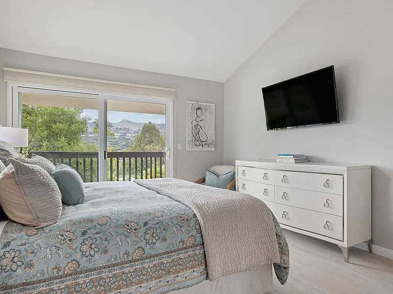1046 Fairway Rd — Photo 12