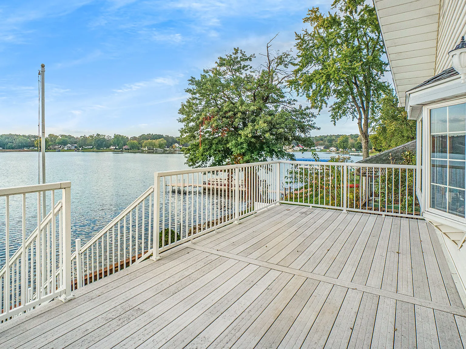 1 bed, 1.5 bath, 1296 sqft, $1,300 — Photo 3