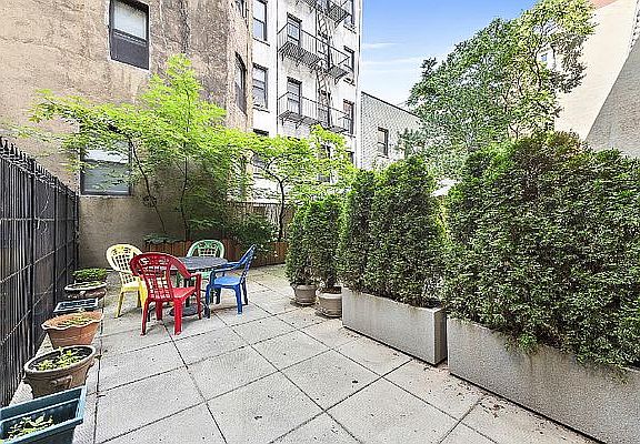 3rd image of 150 E 27th St APT 1H