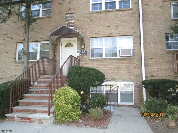 22 College Dr, Edison, NJ 08817