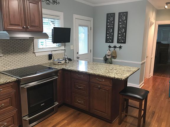 3rd image of 3217 Robin Rd