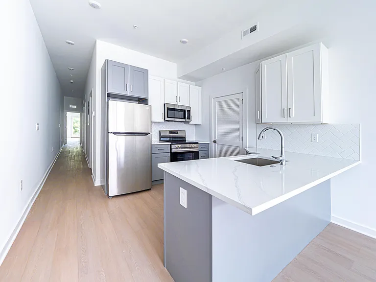 2403-07 W Thompson St #3 — Photo 6
