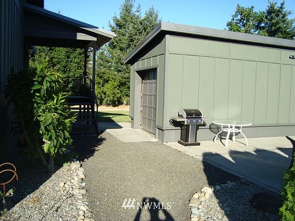 5th image of 8033 Banner Road SE