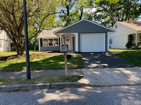 182 Edinburgh Dr photo 1