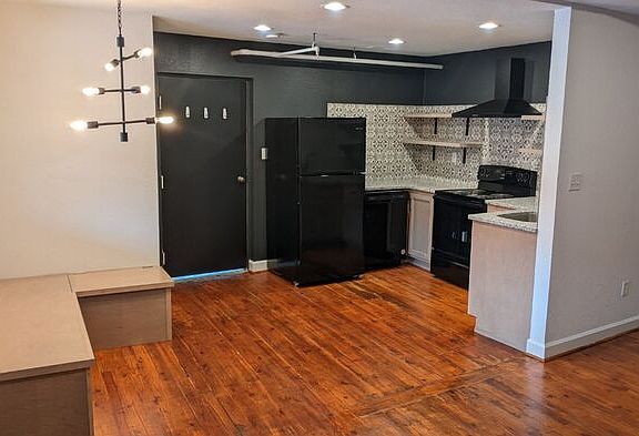 2nd image of 3920 Dayton Blvd Unit 1