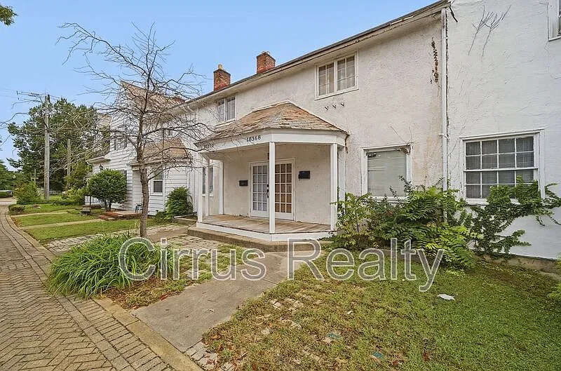 2 bed, 1.0 bath, 736 sqft, $1,395 — Photo 2