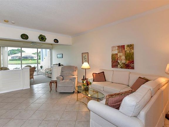 5th image of 9528 Forest Hills Cir