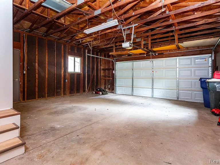 7580 Thornwood St — Photo 34