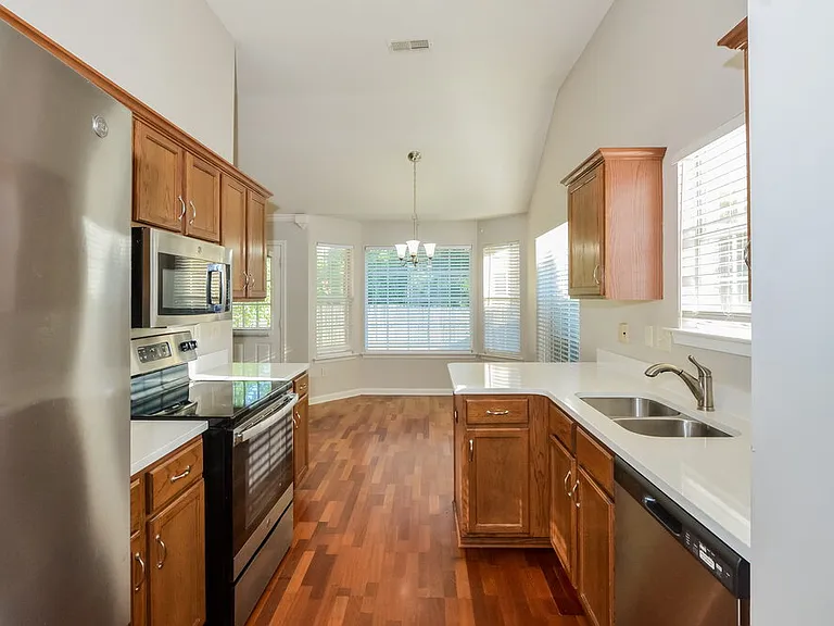 1058 Green Fern Cv — Photo 9