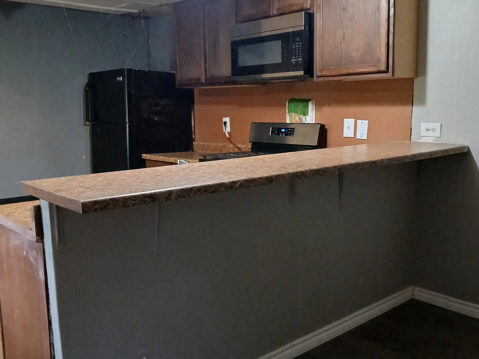 2 bed, 1.5 bath, 728 sqft, $725 — Photo 2