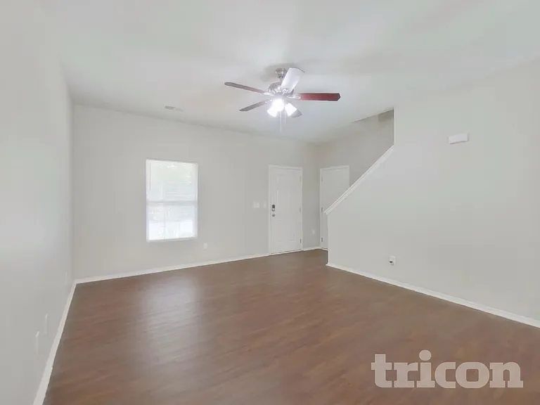 2226 Buckleigh Dr — Photo 3