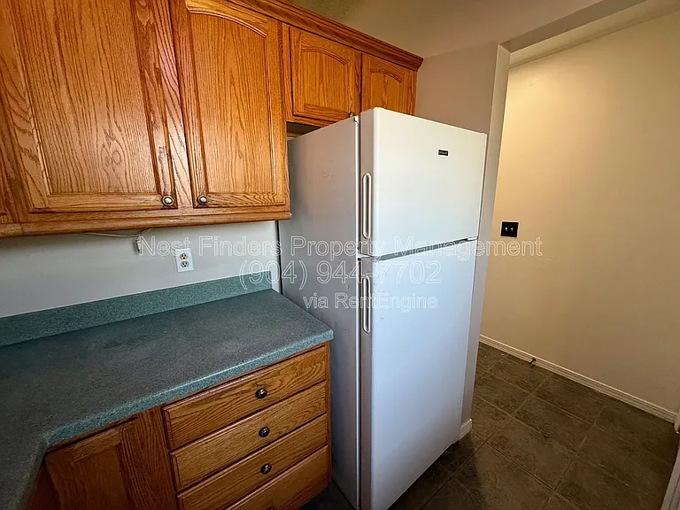 2429 Seabury Pl N — Photo 3