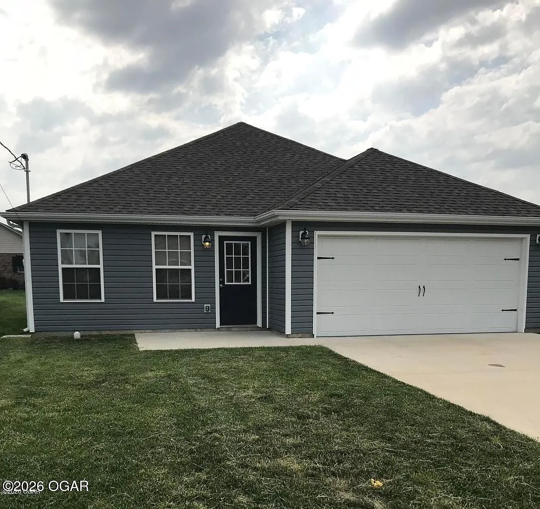 3 bed, 2.0 bath, 1400 sqft, $1,550 — Photo 2