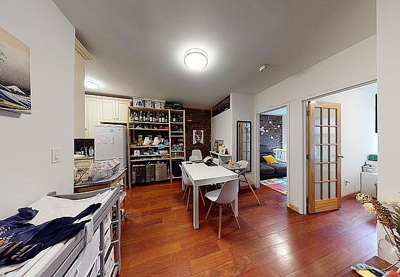 4th image of 520 E 11th St APT 3