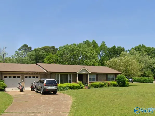 3916 Shamrock Dr NW, Huntsville, AL 35810