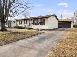 1313 Blackhawk Ln, Camanche, IA