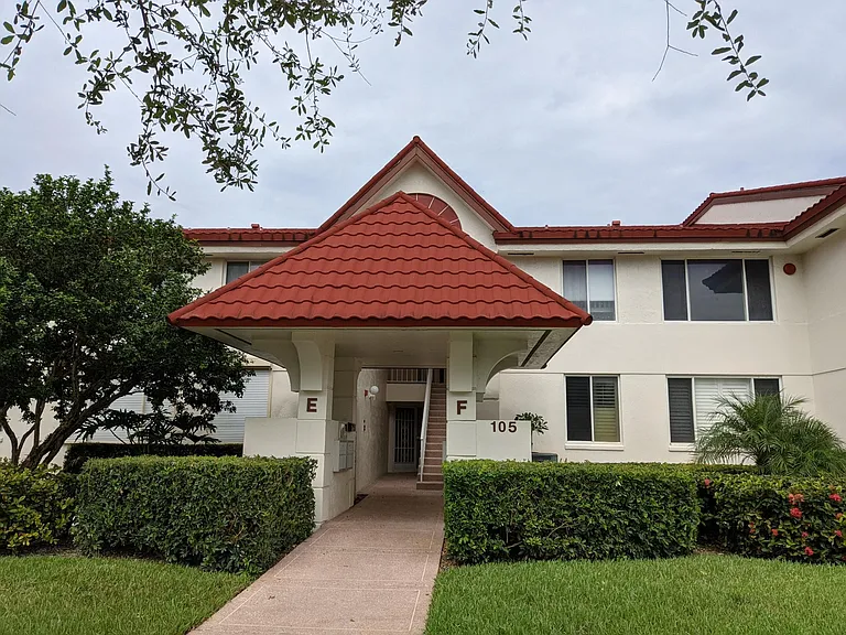 105 Half Moon Cir #F2 — Photo 23