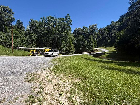 3rd image of 105 Laurel Loop