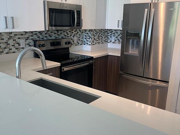 2nd image of 425 NE 35th St #217