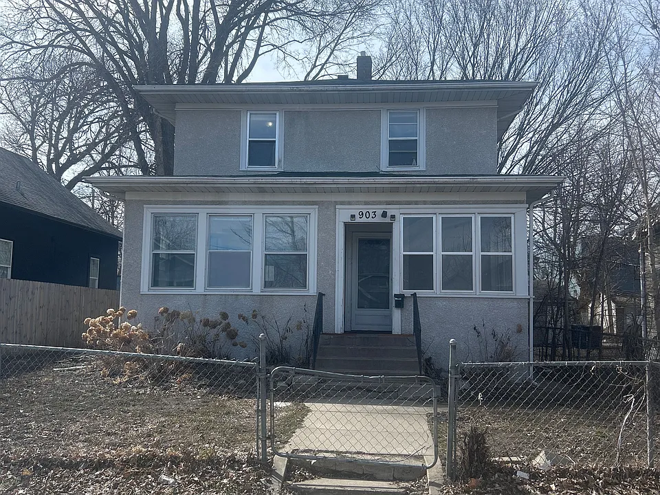 903 Newton Ave N