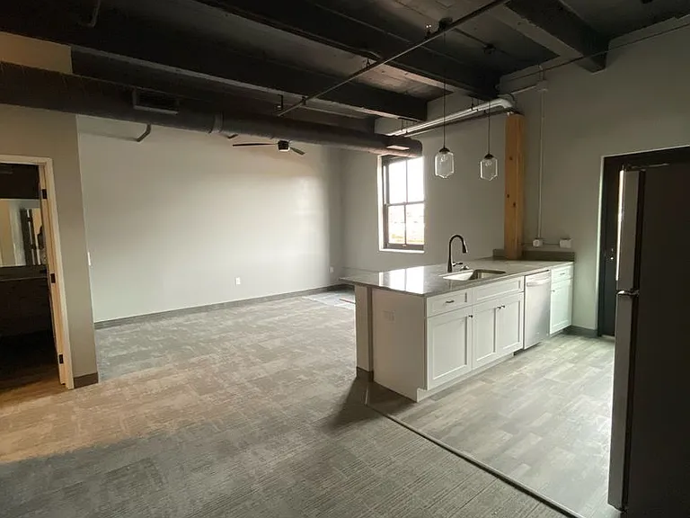 712 Commercial St #204 — Photo 8