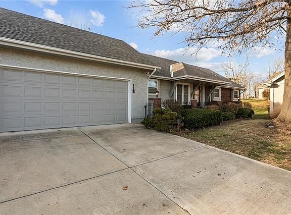 2nd image of 115 Woodbridge Ln