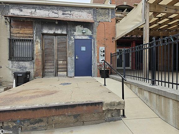4th image of 328 E Main St