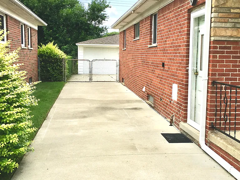 6457 N Lafayette St — Photo 11