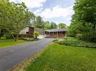 190 Canfield Dr, Chardon, OH 44024
