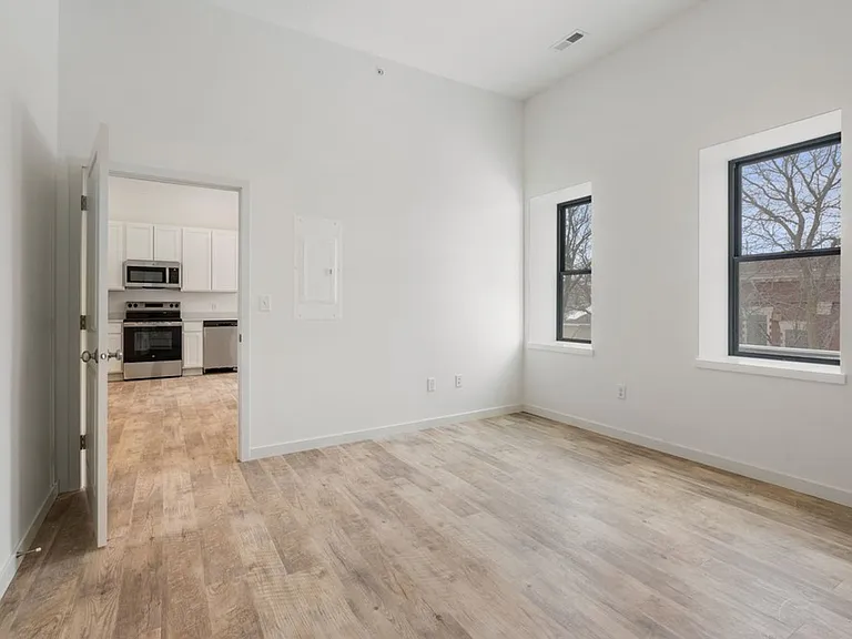 Reinbeck Apartments — Photo 13