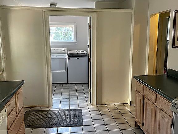 5th image of 803 E Mitchell St