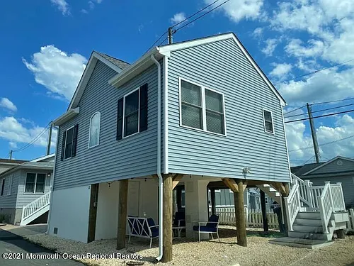 121 W Tide Way Photo 1