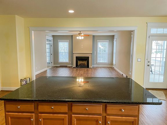 4th image of 126 Gresham Ln