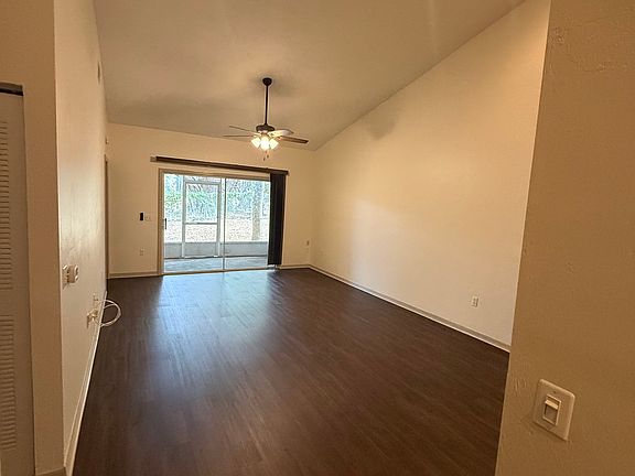 2nd image of 4700 SW Archer Rd APT E34