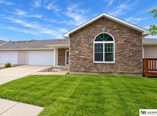 15960 Clay Plz, Bennington, NE 68007