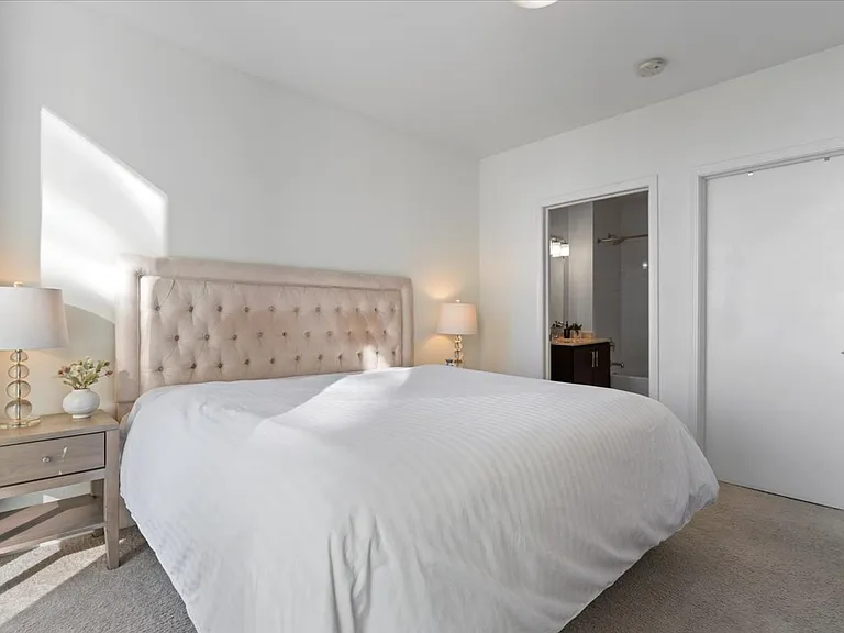 645 N Kingsbury St #1703 — Photo 11