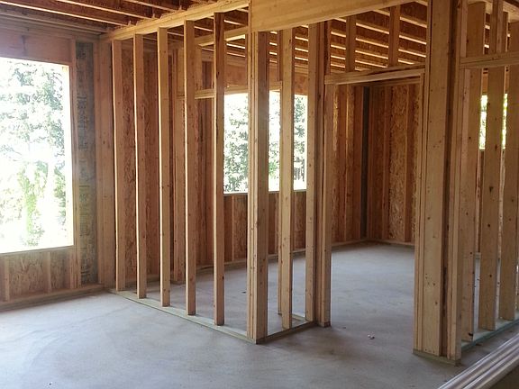 Daylight basement with 3 bed