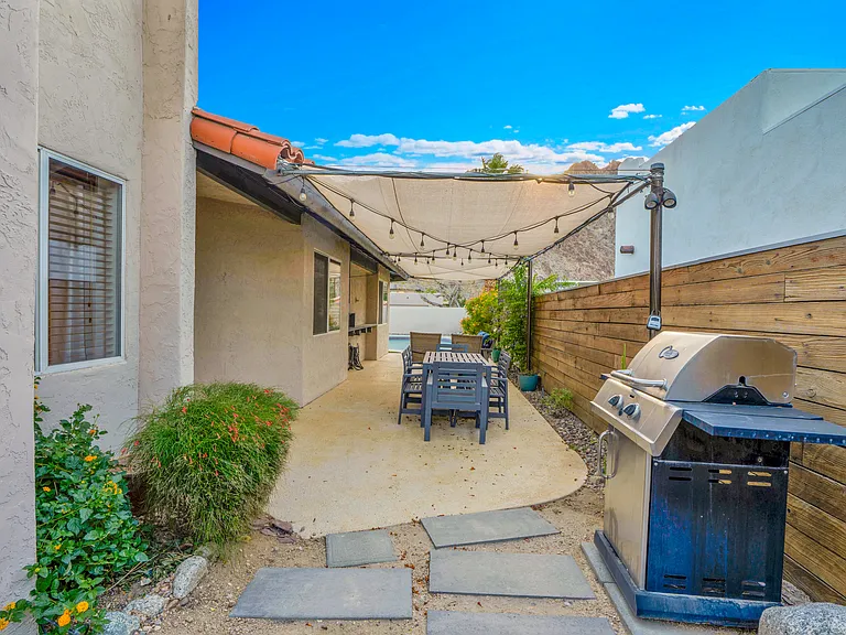 52420 Avenida Juarez — Photo 33