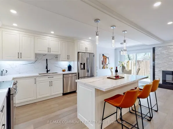1216 Charlotte Cir, Pickering, ON L1V 3P8