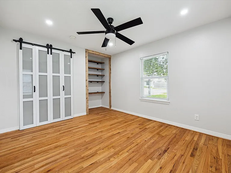 522 Barkley St — Photo 11
