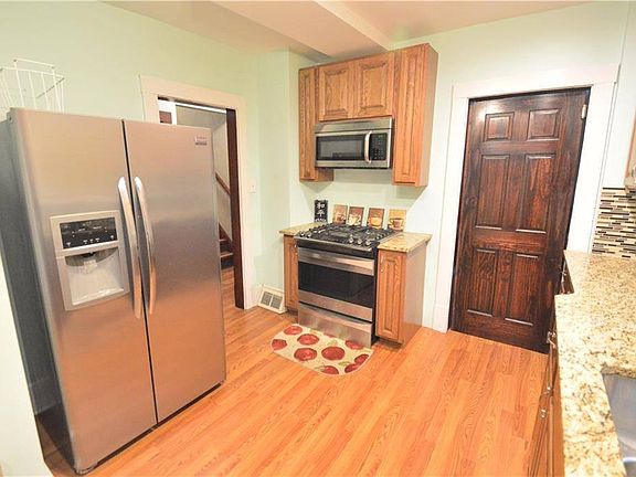 3rd image of 407 Drake Ave